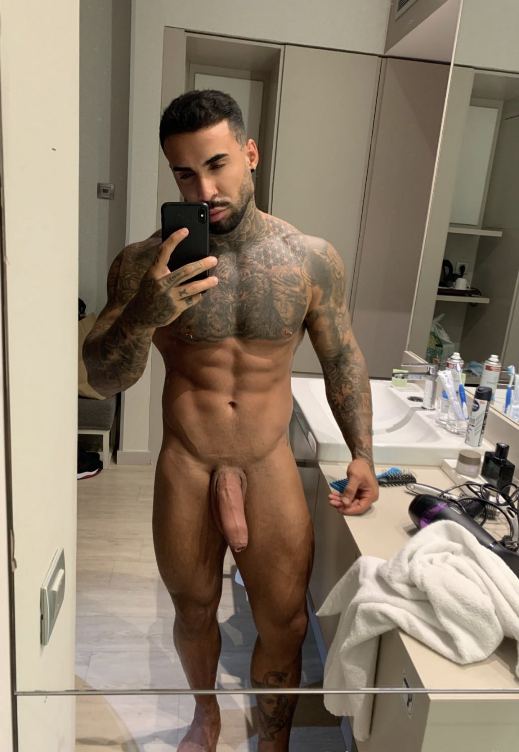 Imanol Brown - Porn Videos & Photos - EroMe