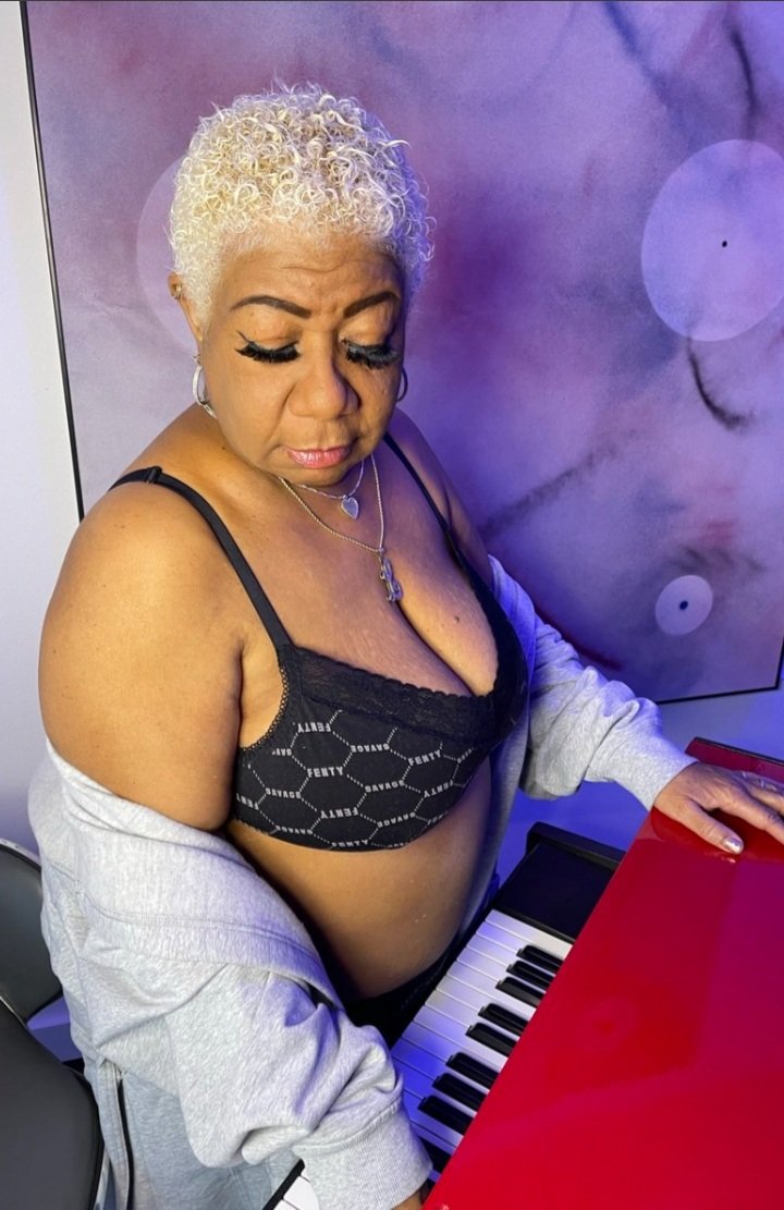 Luenell - Porn Videos & Photos - EroMe