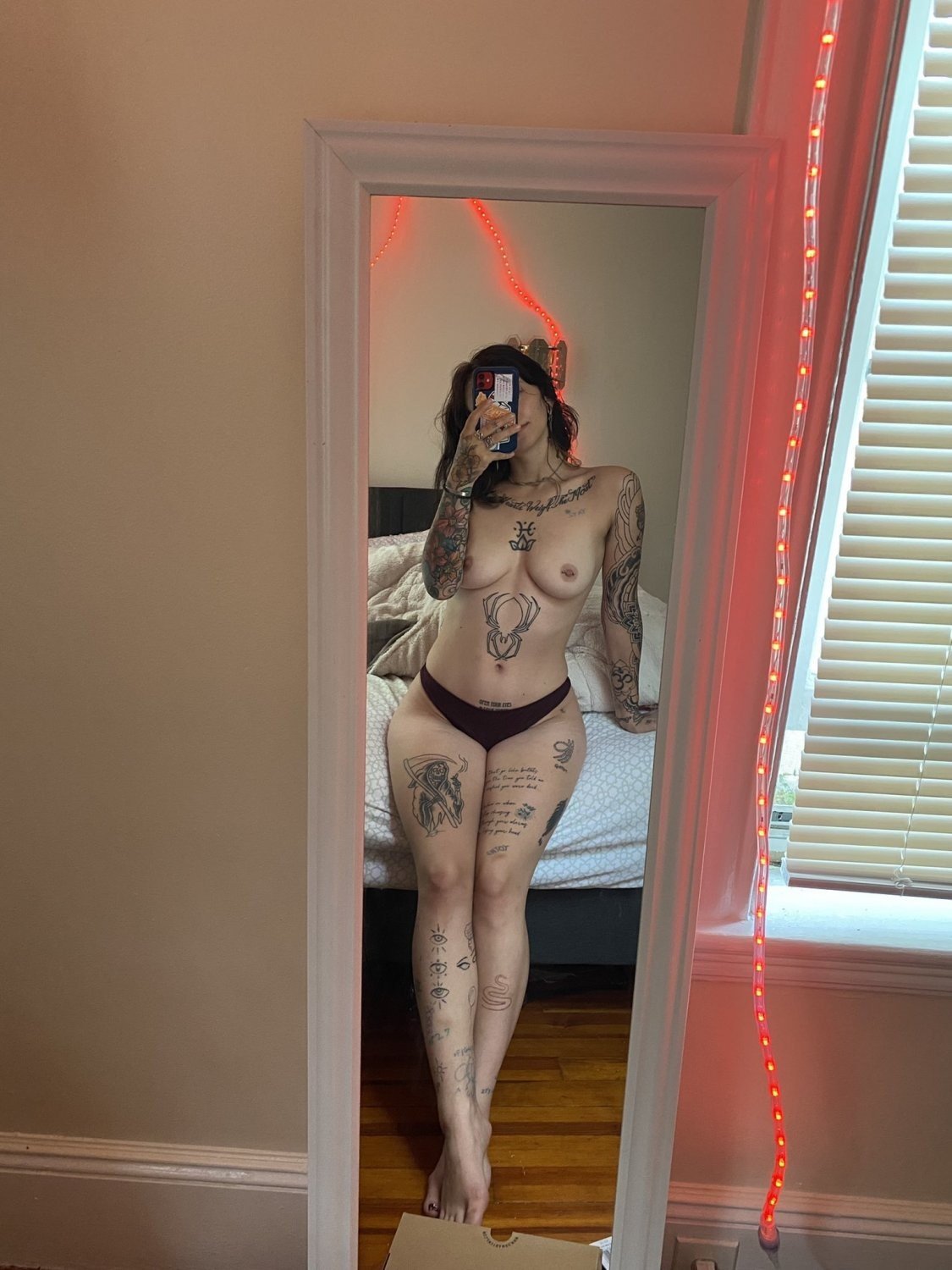 Hottest tattoo goth ever! #BO62K1zu