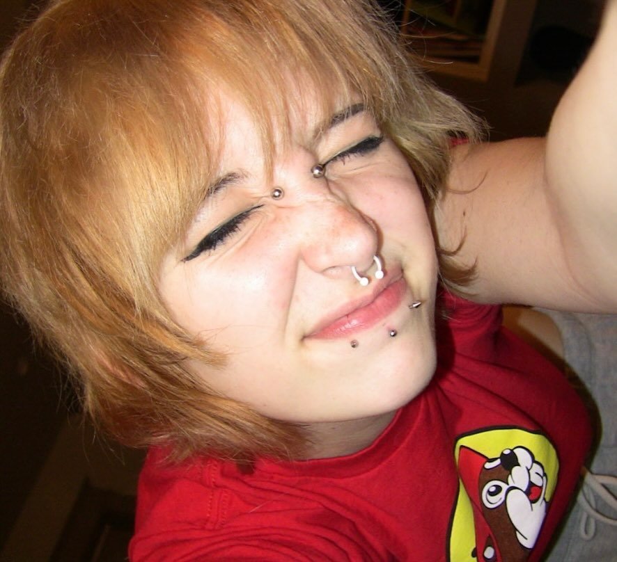 Beautiful Buc-ee's Gas Station Girl Whore Mascot Cosplay #2bdm9ubV