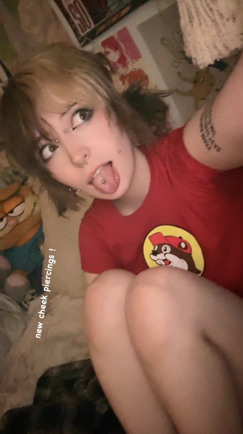 Beautiful Buc-ee's Gas Station Girl Whore Mascot Cosplay #SHOHw2kR