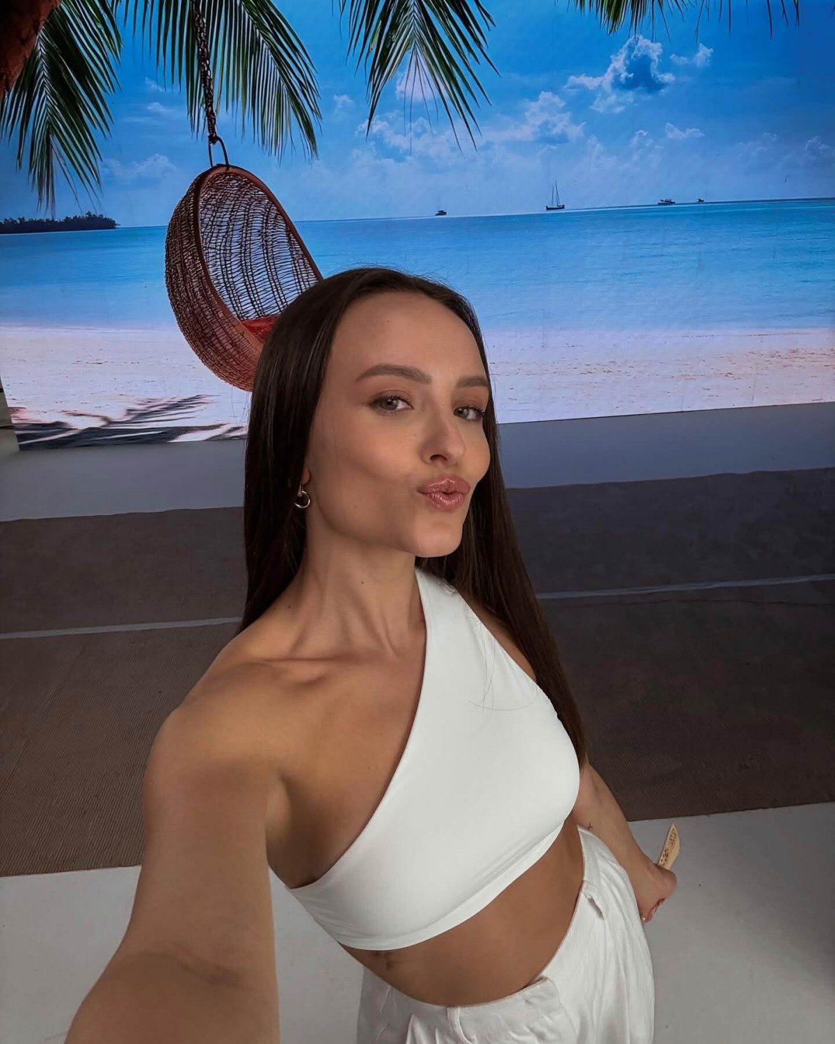 Perfeitas fotos na Larissa...Larissa Manoela famosa muito linda e deliciosa #OAt7GaU5