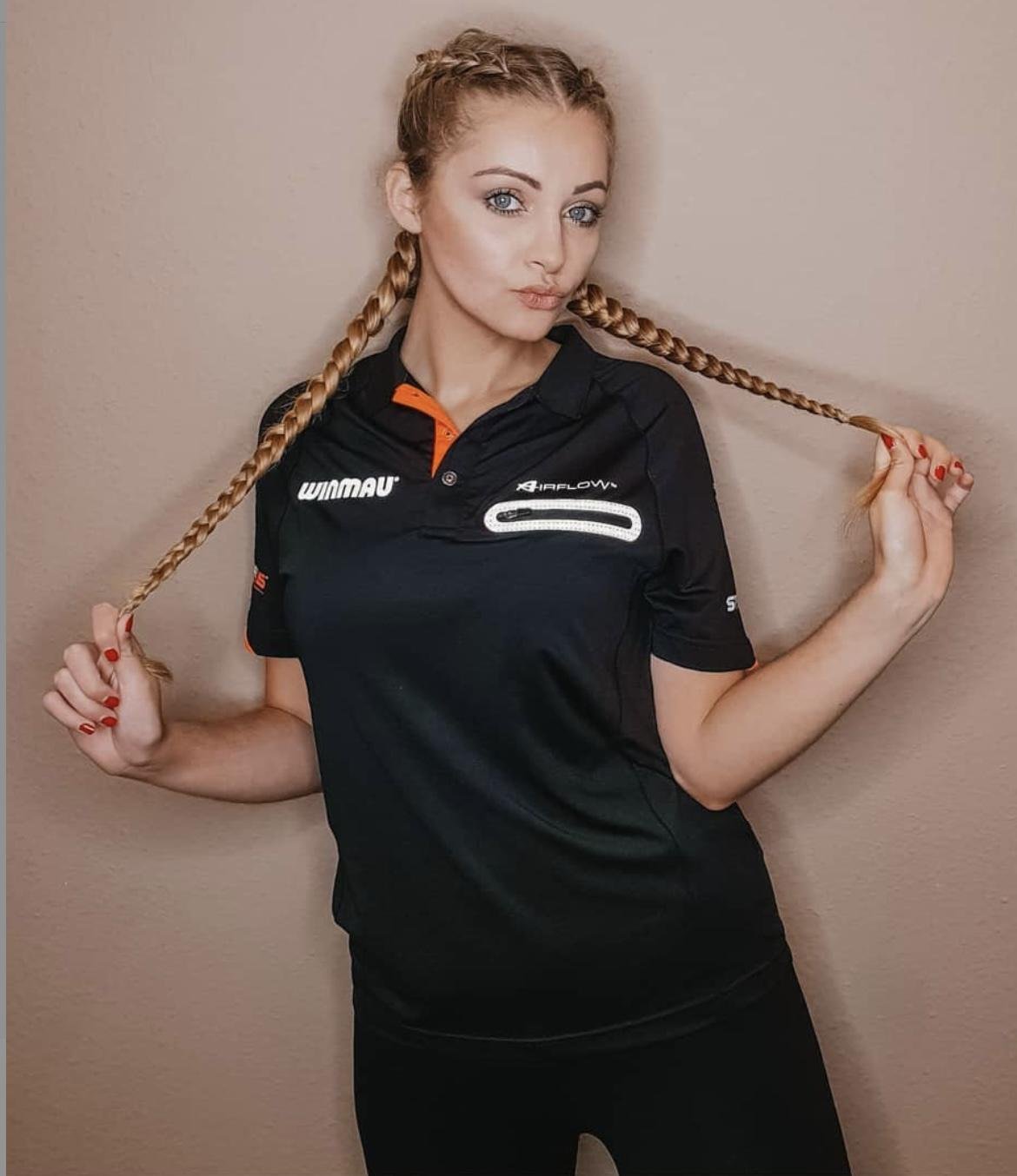 Sarah german darts player #7V64aCSx