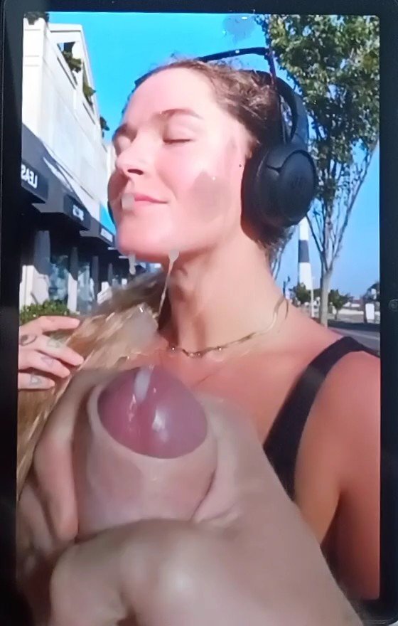 Cute tattooed fingers blondie ecstatic listening to music cum tribute request (Gr8 expl💥si🐷n❗)💧🤤 #GYHKAHTj