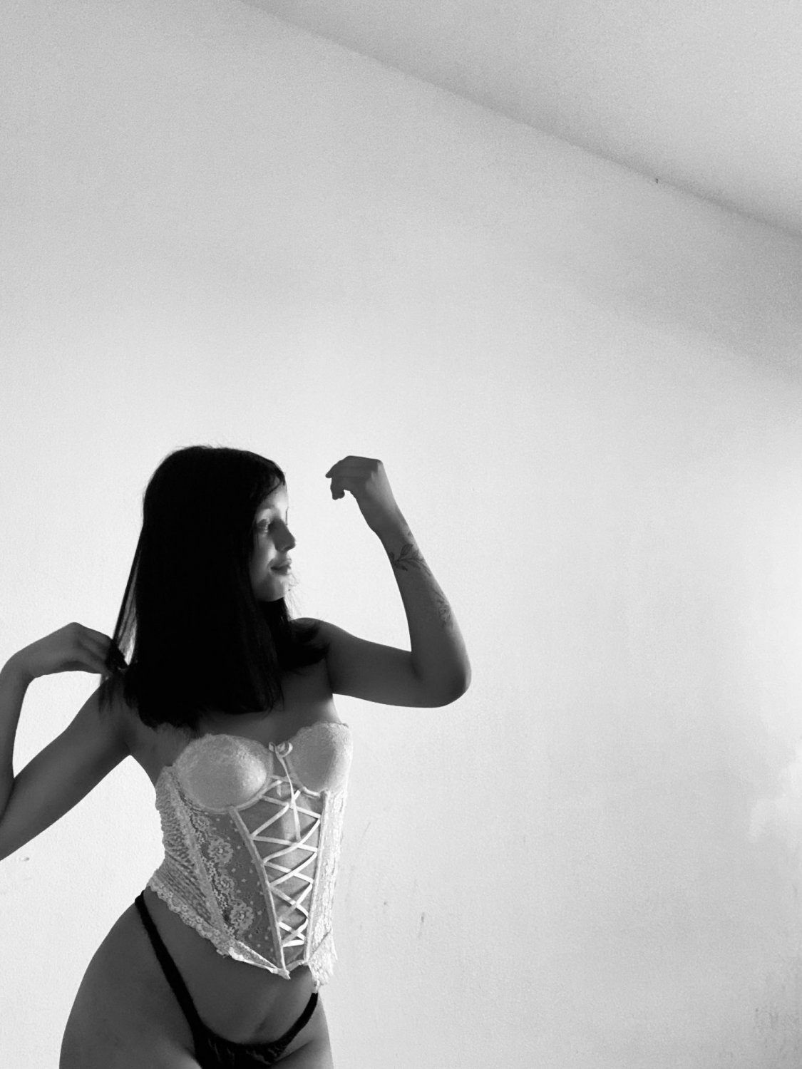 Novinha magrinha safada mamando a pica do namorado e dando o cuzinho #T5DJtpJg