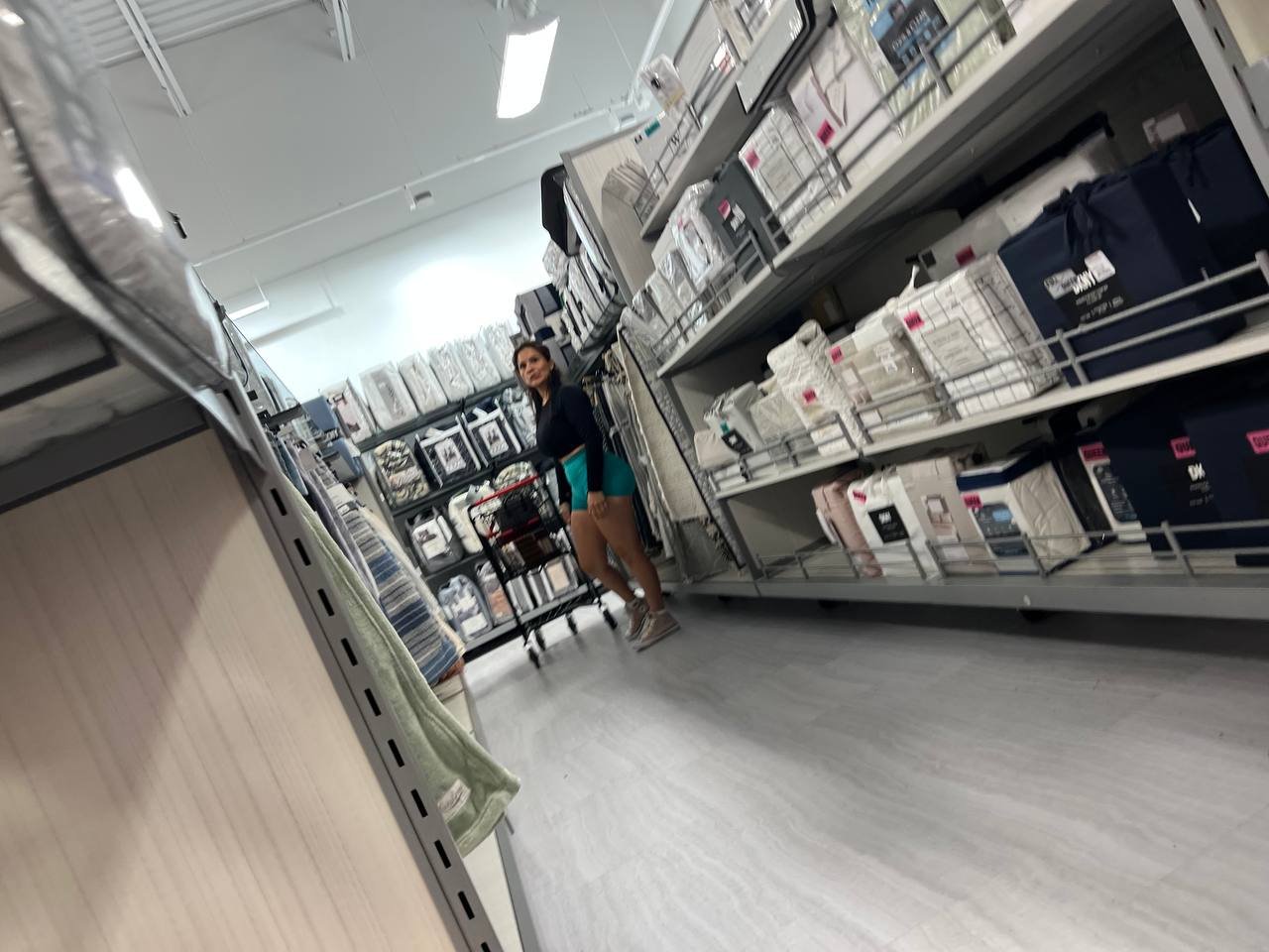 Creepshot milf Latina at target #32I2YpwC